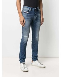 blaue enge Jeans mit Destroyed-Effekten von Diesel