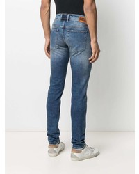 blaue enge Jeans mit Destroyed-Effekten von Diesel