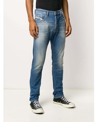 blaue enge Jeans mit Destroyed-Effekten von Diesel