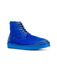 blaue flache Stiefel mit einer Schnürung aus Wildleder von Marsèll