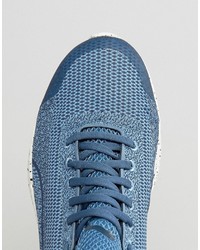 blaue geflochtene Turnschuhe von Puma