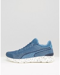 blaue geflochtene Turnschuhe von Puma