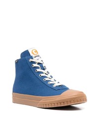 blaue hohe Sneakers aus Segeltuch von Camper