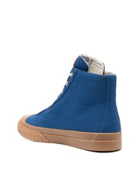 blaue hohe Sneakers aus Segeltuch von Camper