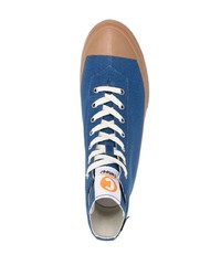 blaue hohe Sneakers aus Segeltuch von Camper