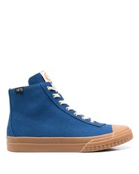 blaue hohe Sneakers aus Segeltuch von Camper