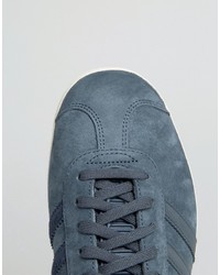 blaue hohe Sneakers aus Wildleder von adidas