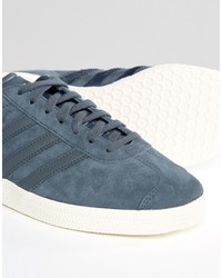 blaue hohe Sneakers aus Wildleder von adidas