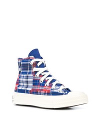 blaue hohe Sneakers mit Karomuster von Converse