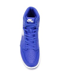 blaue hohe Sneakers von Nike