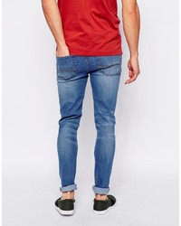 blaue Jeans mit Destroyed-Effekten von Asos