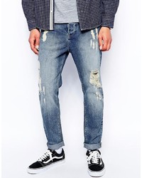 blaue Jeans mit Destroyed-Effekten von Asos