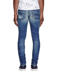 blaue Jeans mit Destroyed-Effekten von Diesel