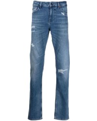 blaue Jeans mit Destroyed-Effekten von BOSS