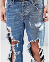 blaue Jeans mit Destroyed-Effekten von Asos