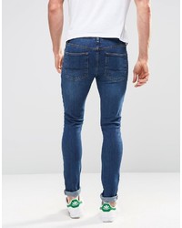 blaue Jeans mit Destroyed-Effekten von Asos