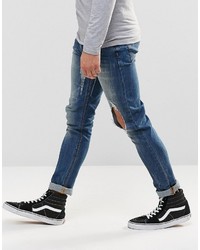 blaue Jeans mit Destroyed-Effekten von Asos