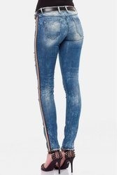 blaue Jeans mit Destroyed-Effekten von CIPO & BAXX