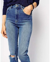 blaue Jeans mit Destroyed-Effekten von Asos