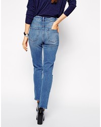 blaue Jeans mit Destroyed-Effekten von Asos