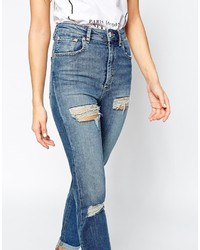 blaue Jeans mit Destroyed-Effekten von Asos