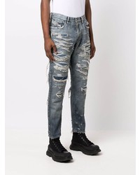 blaue Jeans mit Destroyed-Effekten von Diesel