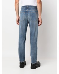 blaue Jeans mit Destroyed-Effekten von Diesel