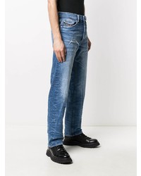 blaue Jeans mit Destroyed-Effekten von Diesel