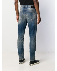 blaue Jeans mit Destroyed-Effekten von Diesel