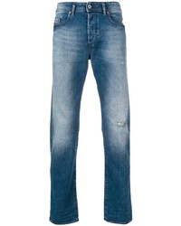 blaue Jeans mit Destroyed-Effekten von Diesel