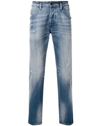 blaue Jeans mit Destroyed-Effekten von Diesel