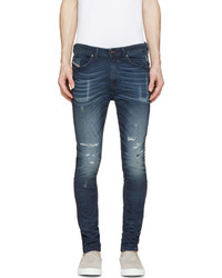 blaue Jeans mit Destroyed-Effekten von Diesel