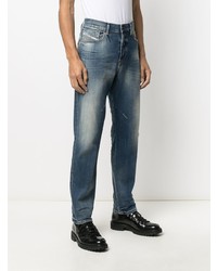 blaue Jeans mit Destroyed-Effekten von Diesel