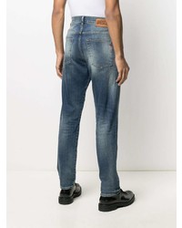 blaue Jeans mit Destroyed-Effekten von Diesel