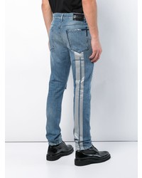 blaue Jeans mit Destroyed-Effekten von RtA