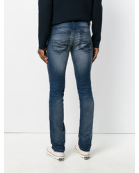 blaue Jeans mit Destroyed-Effekten von Diesel