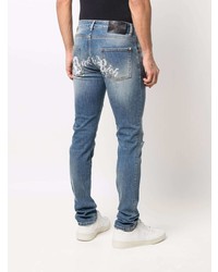 blaue Jeans mit Destroyed-Effekten von John Richmond