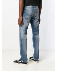 blaue Jeans mit Destroyed-Effekten von Diesel