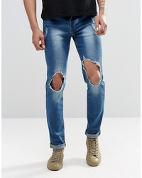 blaue Jeans mit Destroyed-Effekten