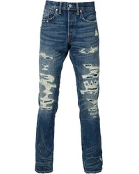 blaue Jeans mit Destroyed-Effekten