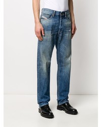 blaue Jeans mit Destroyed-Effekten von Diesel