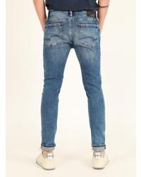 blaue Jeans mit Destroyed-Effekten von Mavi