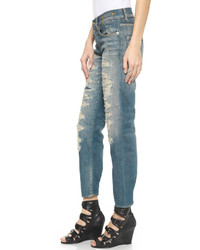 blaue Jeans mit Destroyed-Effekten von R 13