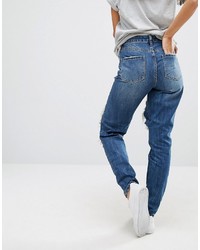 blaue Jeans mit Destroyed-Effekten von Missguided
