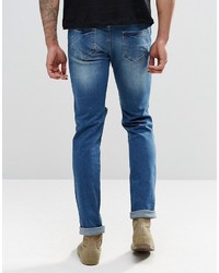 blaue Jeans mit Destroyed-Effekten