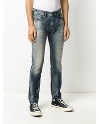 blaue Jeans mit Destroyed-Effekten von Diesel