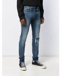 blaue Jeans mit Destroyed-Effekten von R13