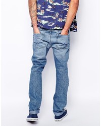 blaue Jeans mit Destroyed-Effekten von Asos