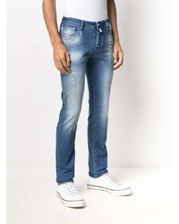 blaue Jeans mit Destroyed-Effekten von Jacob Cohen