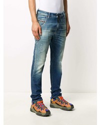 blaue Jeans mit Destroyed-Effekten von Diesel